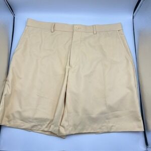 Savane Men's Light‎ Yellow Polyester Golf Casual Shorts Size 34 with 9" Inseam